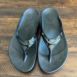 Women’s Oofos Oolala Black Sandals - Size 8 - Excellent Condition